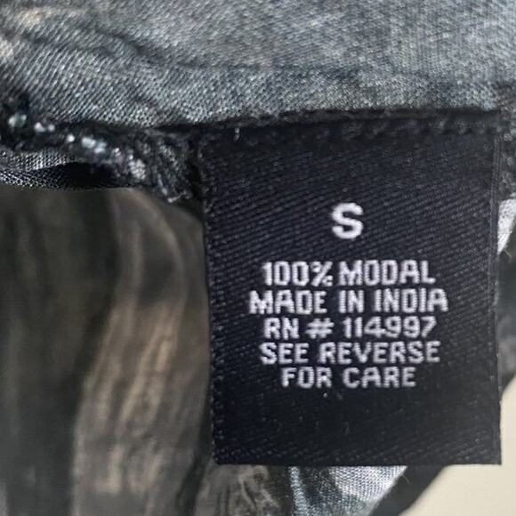 NWT Tolani Collection Tunic Top Womens S Black Floral 100% Modal Boho Whimsigoth - Picture 6 of 6